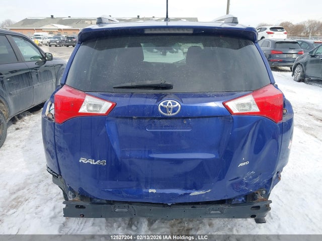 2T3BFREV0FW295640 Toyota RAV4 LE