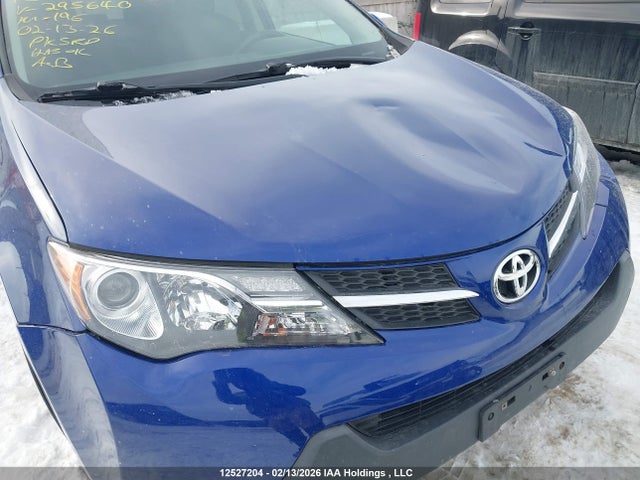 2T3BFREV0FW295640 Toyota RAV4 LE