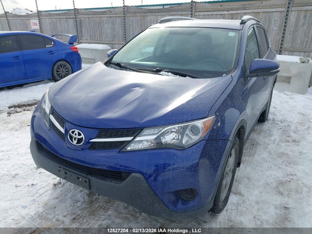 2T3BFREV0FW295640 Toyota RAV4 LE