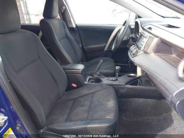 2T3BFREV0FW295640 Toyota RAV4 LE