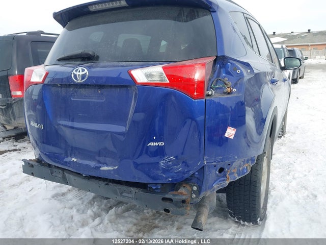 2T3BFREV0FW295640 Toyota RAV4 LE