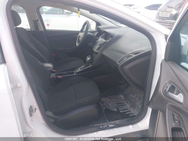 1FADP3K29JL247830 Ford FOCUS SE