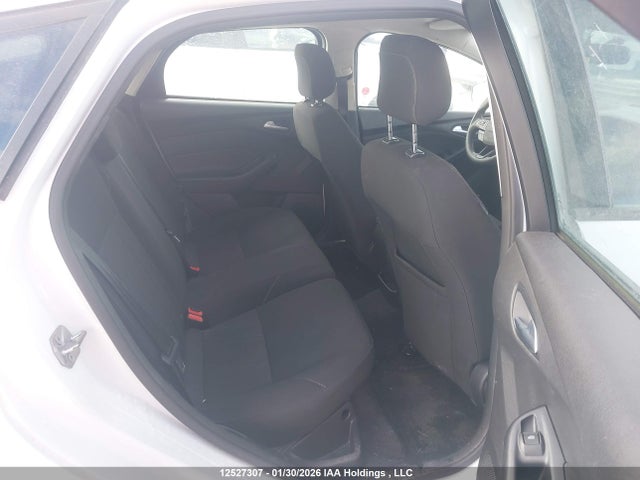 1FADP3K29JL247830 Ford FOCUS SE