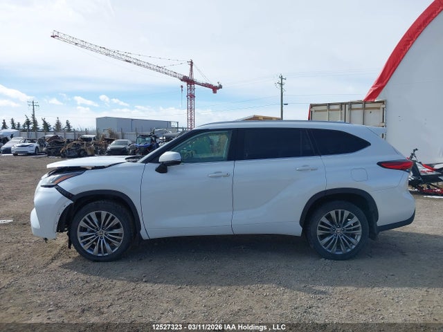 5TDFZRBH6NS161397 Toyota Highlander Platinum