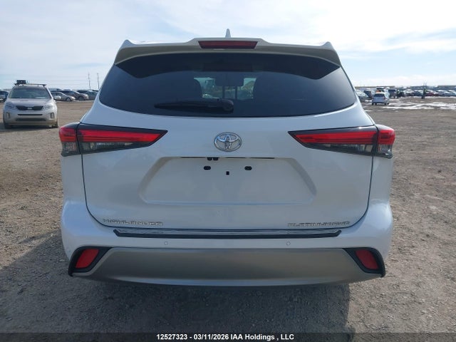5TDFZRBH6NS161397 Toyota Highlander Platinum