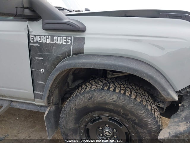 12527490 :رقم المزاد ، 1FMEE5DH3NLB72593 vin ، 2022 Ford Bronco Everglades مزاد بيع