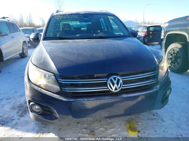WVGNV7AX5HK014144 Volkswagen Tiguan Wolfsburg