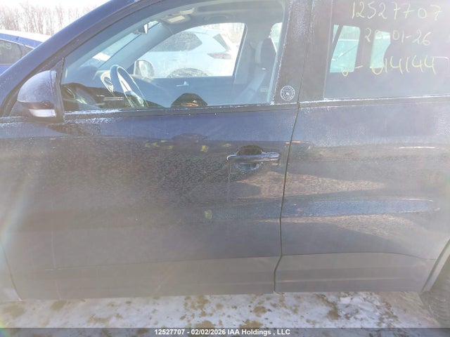 WVGNV7AX5HK014144 Volkswagen Tiguan Wolfsburg