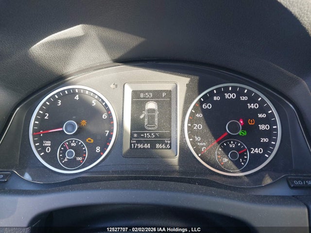 WVGNV7AX5HK014144 Volkswagen Tiguan Wolfsburg