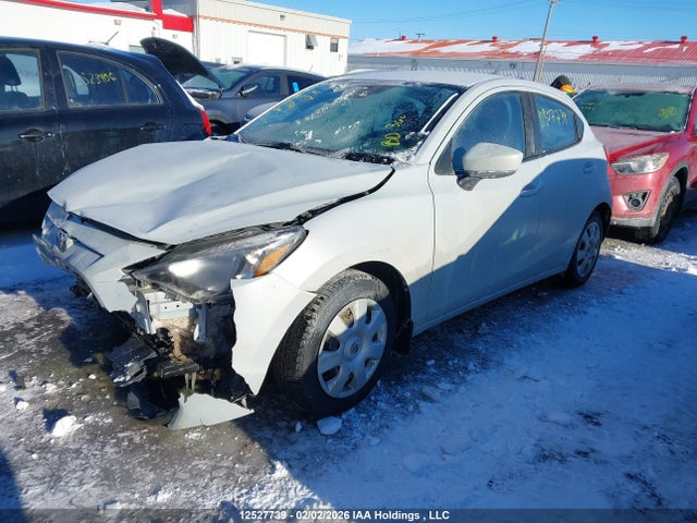 3MYDLBJV4LY717284 Toyota Yaris Xle