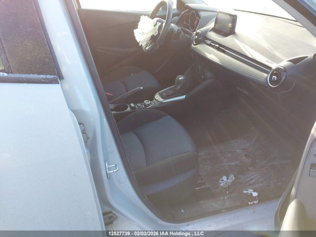 3MYDLBJV4LY717284 Toyota Yaris Xle