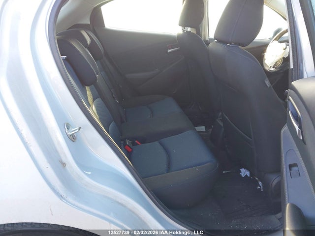 3MYDLBJV4LY717284 Toyota Yaris Xle