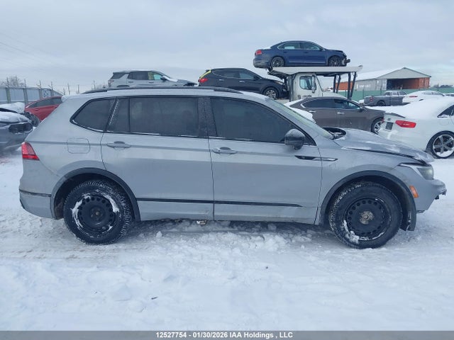 3VV8B7AX7PM088233 Volkswagen Tiguan Comfortline R-line Black