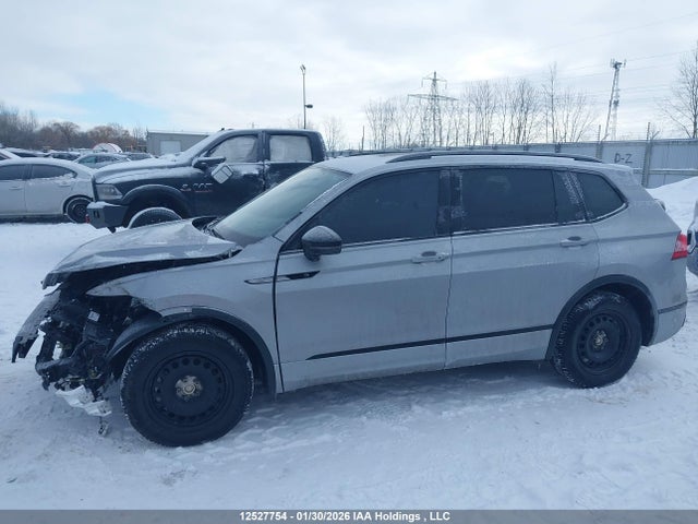 3VV8B7AX7PM088233 Volkswagen Tiguan Comfortline R-line Black