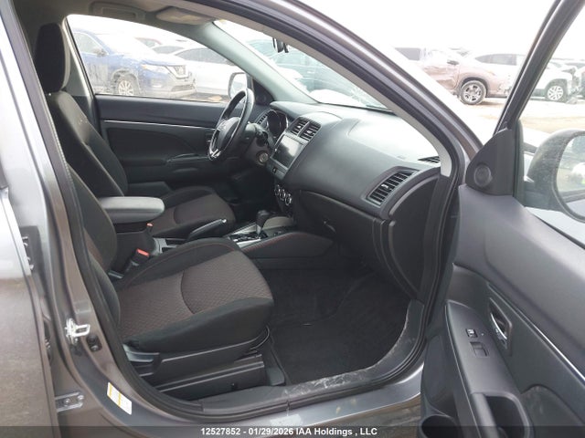JA4AJ3AU8JZ605993 Mitsubishi RVR SE