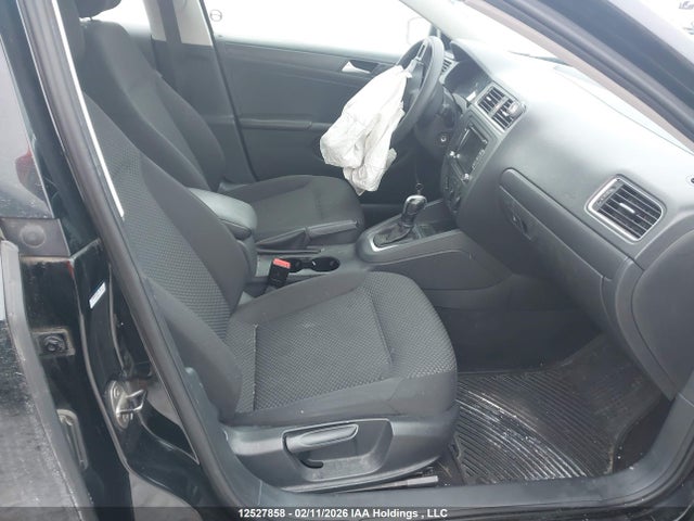 3VW2K7AJXEM332693 Volkswagen Jetta 2.0l Trendline+