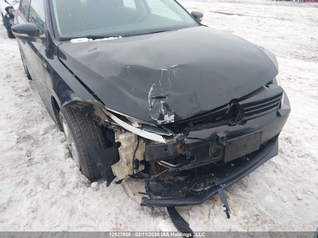 3VW2K7AJXEM332693 Volkswagen Jetta 2.0l Trendline+