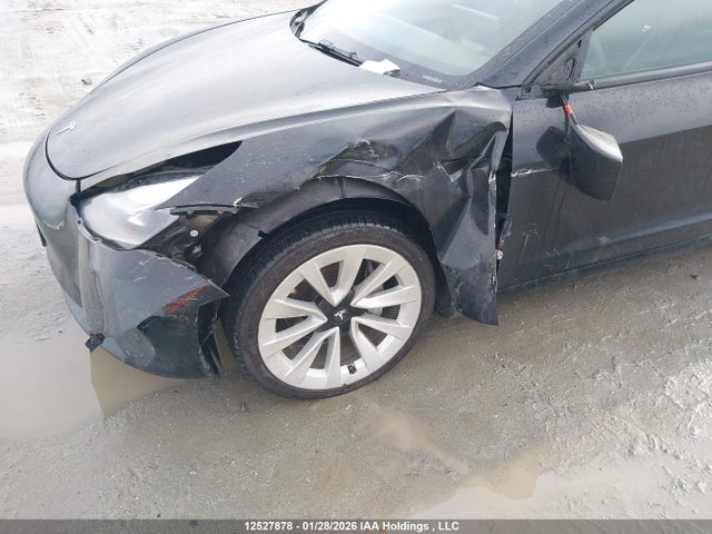 5YJ3E1EB7NF295704 Tesla MODEL 3