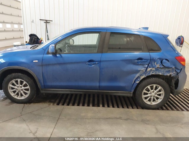 JA4AJ3AU8HZ610900 Mitsubishi RVR SE