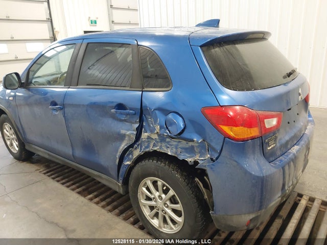 JA4AJ3AU8HZ610900 Mitsubishi RVR SE