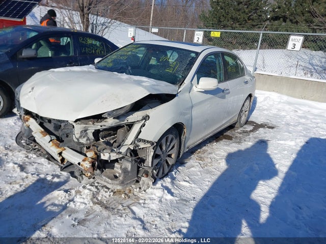 Honda Accord 2014 1HGCR2F8XEA803381 Image 2