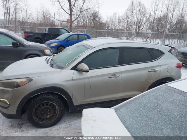 KM8J3CA40GU212605 Hyundai Tucson Premium