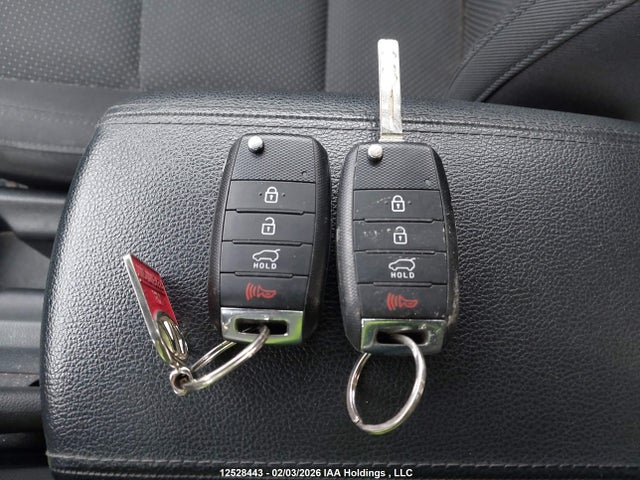 KNAHT8A3XE7053009 KIA Rondo Lx