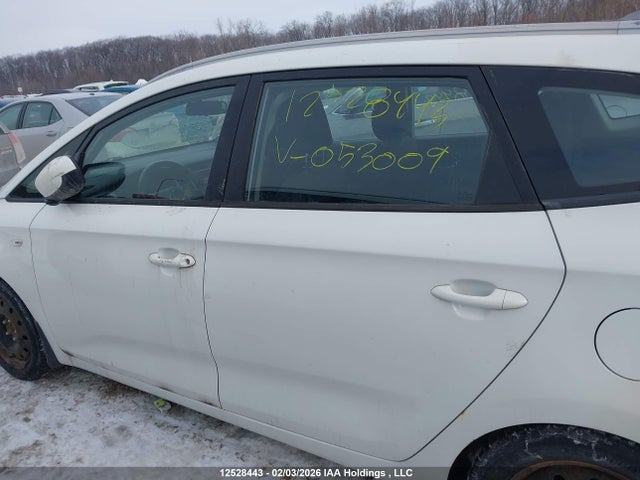 KNAHT8A3XE7053009 KIA Rondo Lx