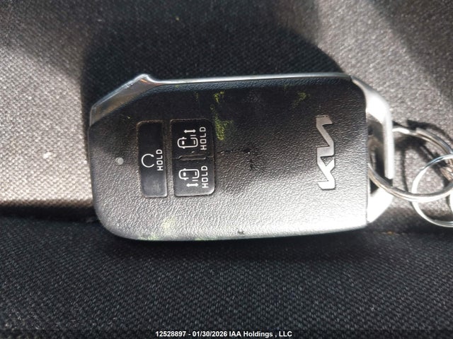 KNDNB5H3XN6159088 KIA Carnival Lx