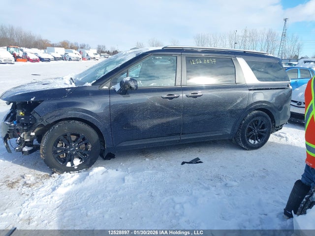 KNDNB5H3XN6159088 KIA Carnival Lx