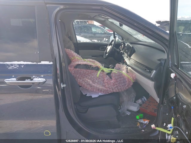 KNDNB5H3XN6159088 KIA Carnival Lx