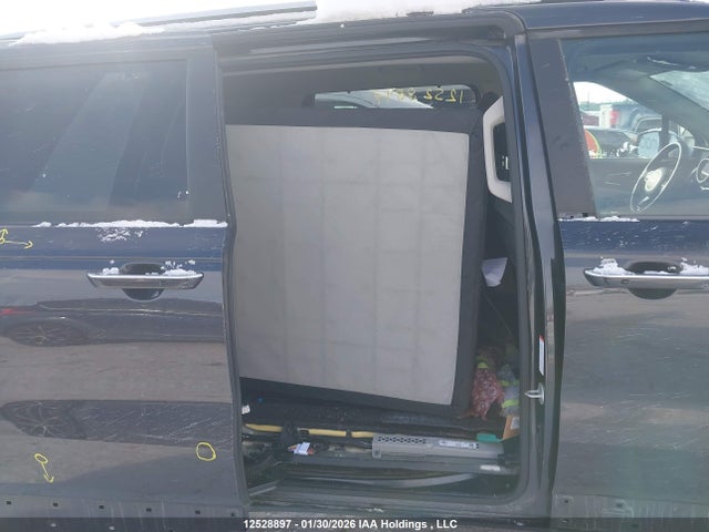 KNDNB5H3XN6159088 KIA Carnival Lx