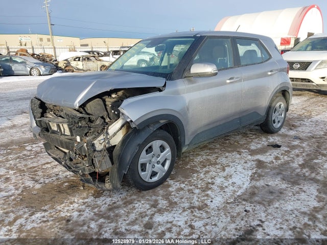 Hyundai Venue Essential 2024 KMHRB8A38RU292054 Image 2