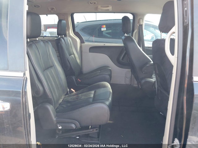 2C4RC1CG1FR716918 Chrysler Town &amp; Country Touring-l