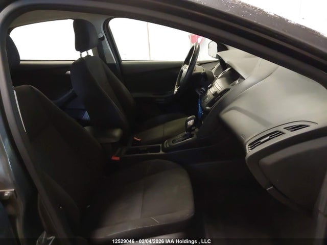 1FADP3K23JL318083 Ford FOCUS SE