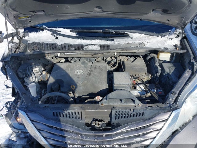 5TDKZ3DCXHS828361 Toyota SIENNA LE