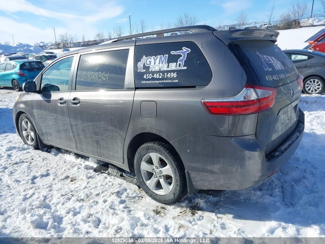 5TDKZ3DCXHS828361 Toyota SIENNA LE