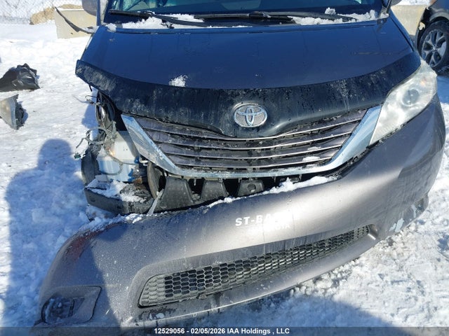 5TDKZ3DCXHS828361 Toyota SIENNA LE