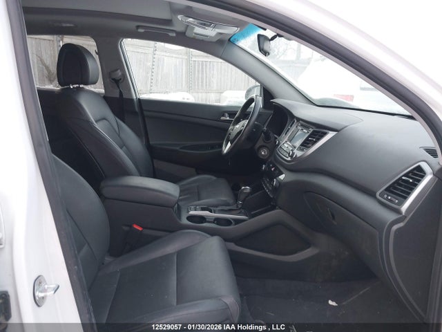 KM8J33A47HU540251 Hyundai TUCSON SE