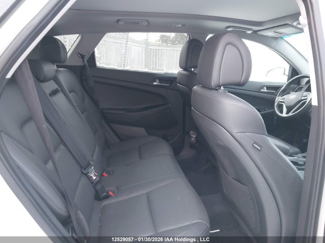 KM8J33A47HU540251 Hyundai TUCSON SE