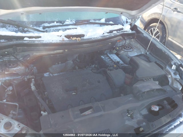 JA4AZ2A30JZ607800 Mitsubishi Outlander Es