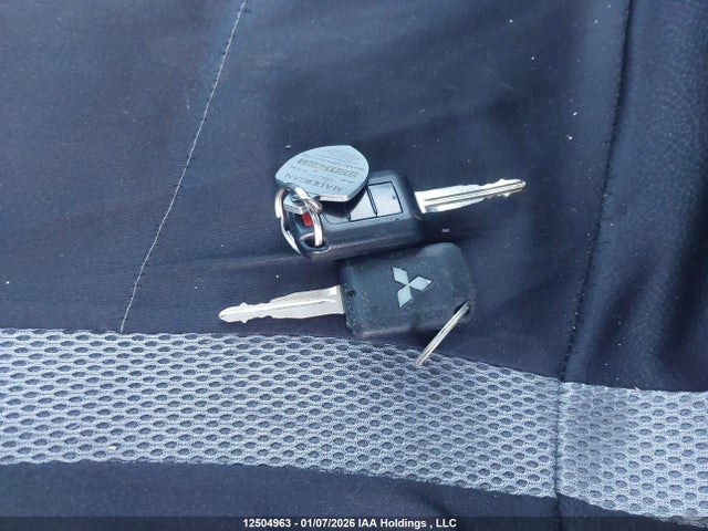 JA4AZ2A30JZ607800 Mitsubishi Outlander Es