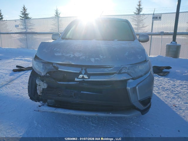 JA4AZ2A30JZ607800 Mitsubishi Outlander Es
