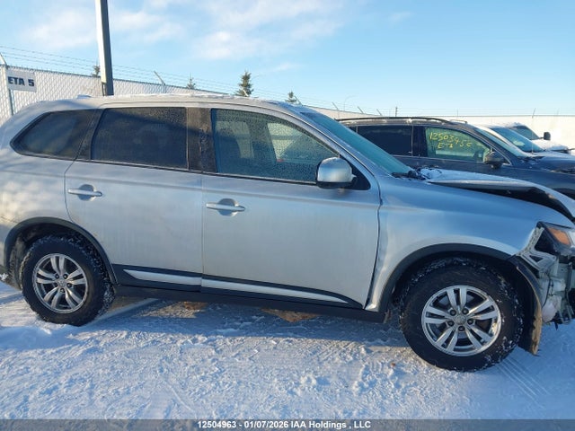 JA4AZ2A30JZ607800 Mitsubishi Outlander Es