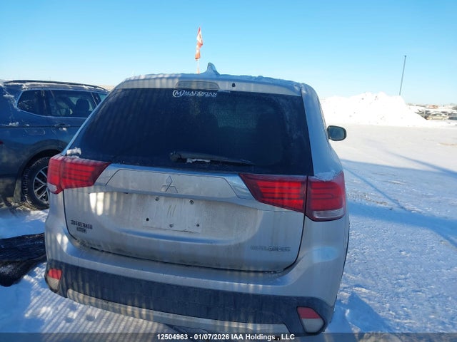 JA4AZ2A30JZ607800 Mitsubishi Outlander Es