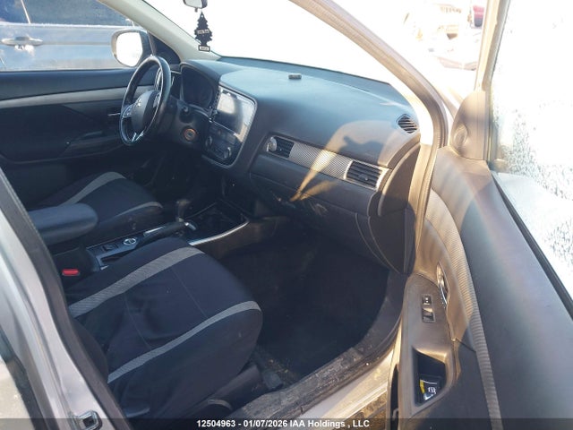 JA4AZ2A30JZ607800 Mitsubishi Outlander Es