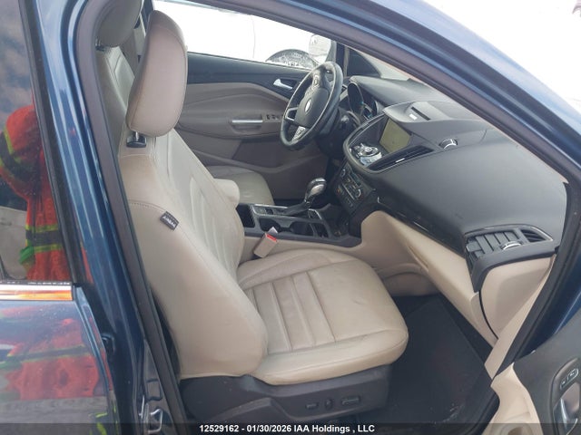 1FMCU9J98JUA38066 Ford Escape Titanium