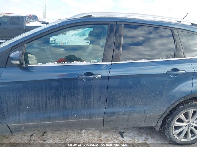 1FMCU9J98JUA38066 Ford Escape Titanium