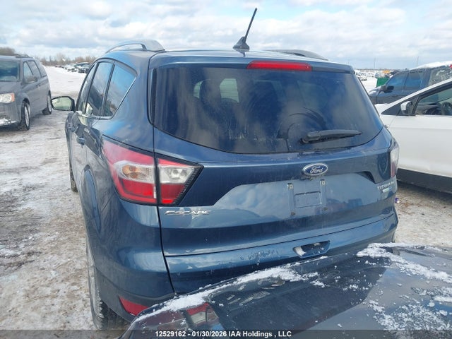 1FMCU9J98JUA38066 Ford Escape Titanium