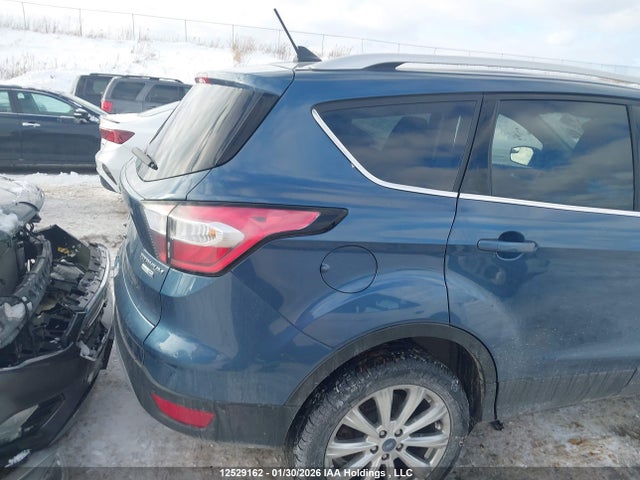 1FMCU9J98JUA38066 Ford Escape Titanium